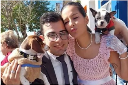 César Sena y Cecilia Strzyzowski, el día de su casamiento