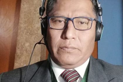 César Vera se niega a aceptar el cierre de su universidad.
