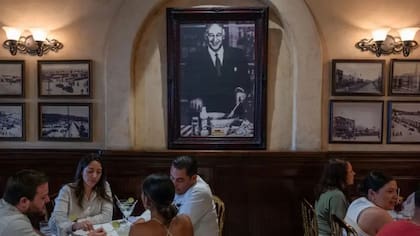 Cesare Cardini fue el primero en tener una cadena de restaurantes en Tijuana llamado Ceasar's. Su familia lo heredó, luego lo vendió