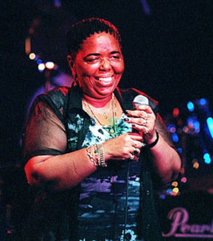 Cesaria Evora, una voz emblemática de la música con raíces folclóricas