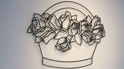 Cesta con rosas, hierro, 2017