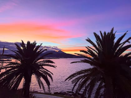 Ceuta no llega a 19 km2, bañada por el Mar Mediterráneo, cerca de la confluencia con el Atlántico