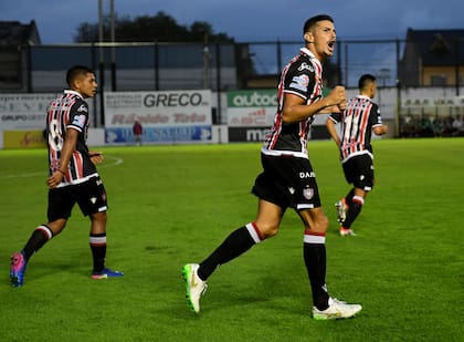 Chacarita con su racha triunfal sueña con volver a Primera