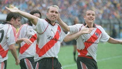 Chacho Coudet, durante su etapa en River, en un festejo con Andrés D'Alessandro