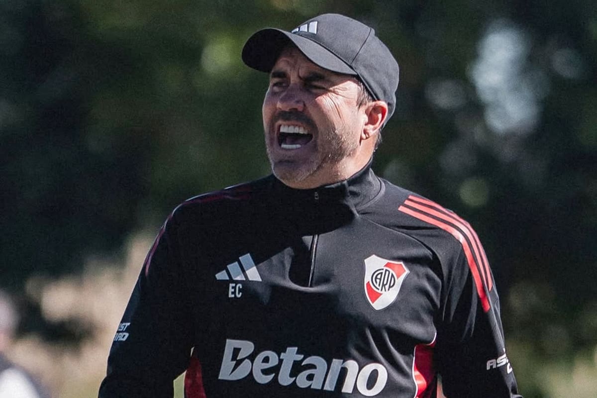 Chacho Coudet y su energía a pleno, en un entrenamiento de River