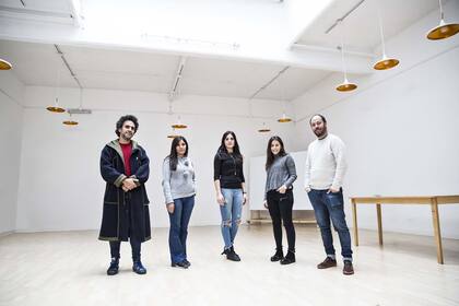 Chamorro junto a parte de la banda de Baikal: Esteban Brenman, Evelin Santillán Da Silva, Laura Benbenaste y Micaela Unamuno.