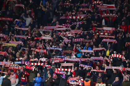 Los hinchas del Atlético de Madrid festejando el triunfo sobre Liverpool