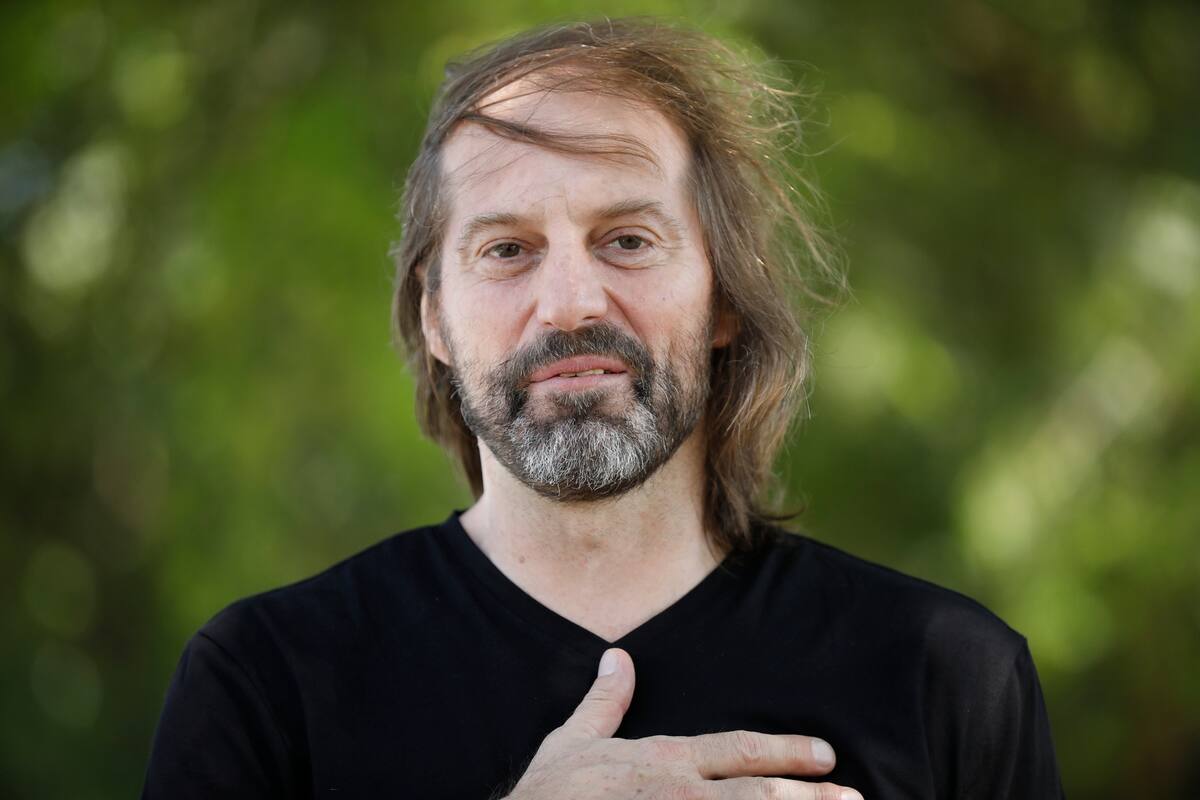 El talentoso acordeonista chamamecero, que dejó su impronta en polcas rurales, recitales de Divididos y en la electrónica de Chancha Vía Circuito, festeja treinta años de carrera con conciertos en el festival de Cosquín y el teatro Ópera