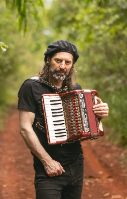 Chango Spasiuk se presenta este viernes en el teatro Coliseo