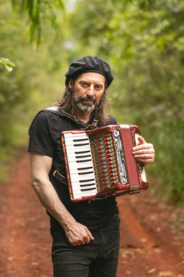 Chango Spasiuk se presenta este viernes en el teatro Coliseo