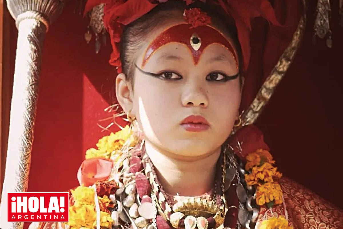 Chanira con todos los ornamentos que acreditan que alberga en su cuerpo la reencarnación de Taleju.