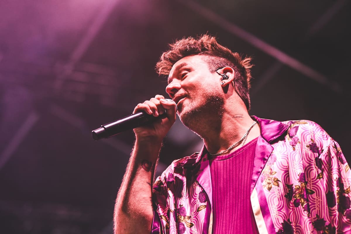 Chano cantó y hasta recitó reflexiones en tono poético, para un público que vibró de emoción tanto como la banda