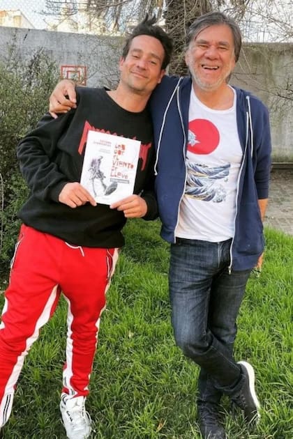 Chano junto a su tío en su primera aparición luego del alta médica