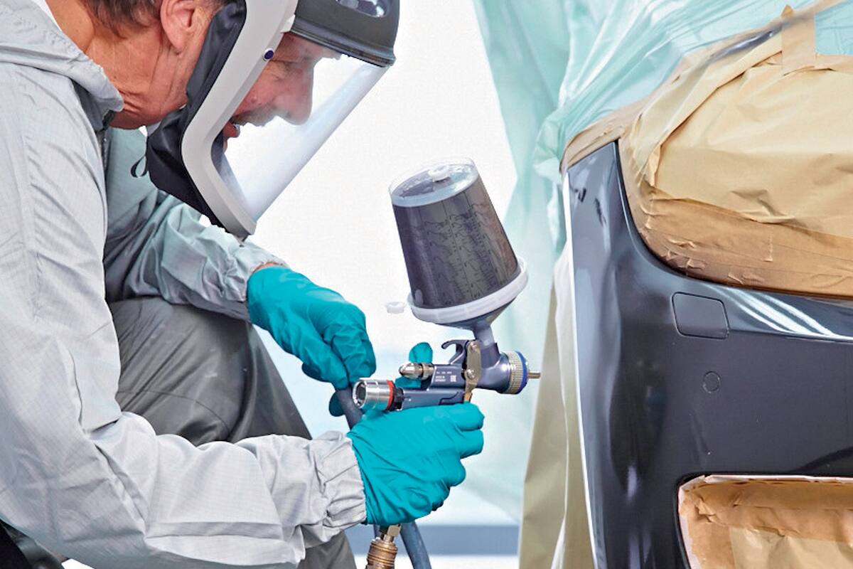 Chapa y pintura. Cuáles son las modernas técnicas para la reparación y repintado de los vehículos; cómo se consigue el color exacto; consejos para cuidar las superficies; talleres, servicios y precios disponibles en el mercado