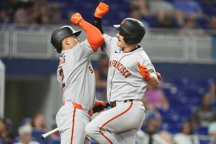 Chapman conecta jonrón, Harrison lanza 5 entradas sin carreras y Gigantes vencen 2-0 a Marlins
