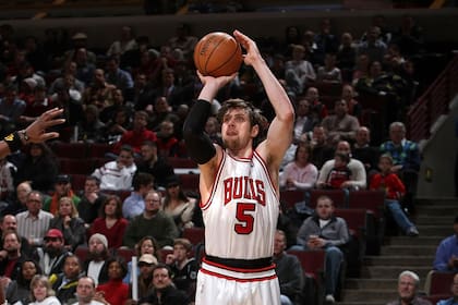 Chapu Nocioni fue muy querido por los hinchas de Chicago Bulls; además de su corazón, les entregó buenas producciones en todas las facetas técnicas; quedó como el tercer argentino en efectividad en triples.