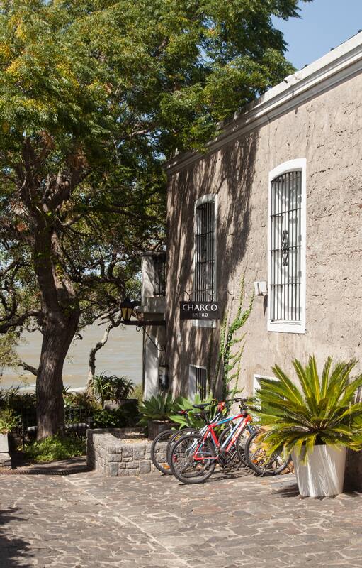 Charco, hotel boutique en pleno casco histórico de Colonia del Sacramento.