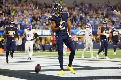 Chargers someten a Vikings por 37-10 con 3 pases de touchdown de Justin Herbert