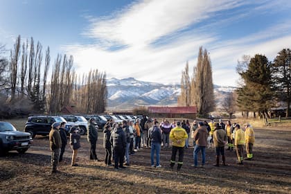 Charlas con brigadistas y productores agropecuarios donde relataron el trabajo en conjunto en los incendios de Villa Magdalena.