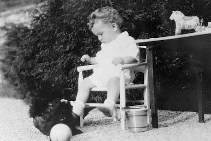 Charles A. Lindbergh, Jr. jugando en su casa de Lindbergh, donde fue secuestrado