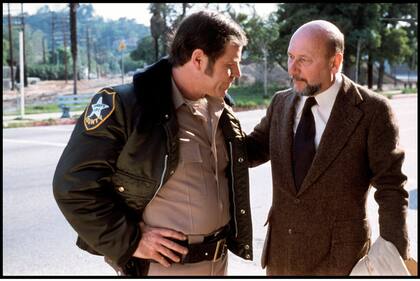 Charles Cyphers y Donald Pleasence en una escena de la primera película de Halloween
