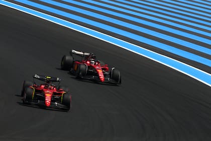 Charles Leclerc aprovechó la succión con la Ferrari de su compañero Carlos Sainz y logró la pole para el Gran Premio de Fórmula 1 de Francia