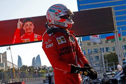 Charles Leclerc, de Ferrari, partirá primero en Bakú, donde se celebra el Gran Premio de Azerbaiyán de Fórmula 1.