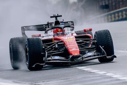 Charles Leclerc ensayó con su Ferrari en el primer turno de la segunda jornada