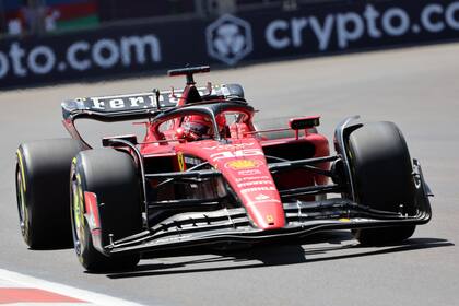 Charles Leclerc (Ferrari) se aseguró la pole position para la carrera del domingo tras finalizar en lo más alto de la clasificación