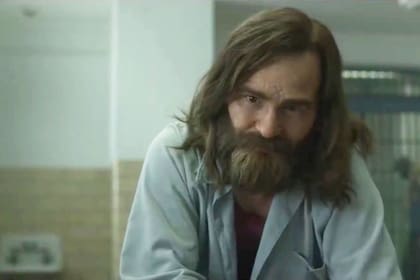 La figura de Charles Manson en la segunda temporada de Mindhunter, en el episodio dirigido por Andrew Dominik