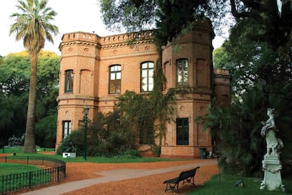 Charles Thays fue fundador y primer director, y además vivió con su familia en el Botánico.