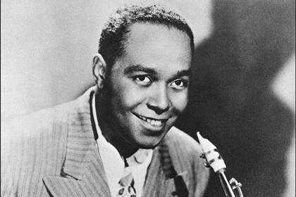 Charlie Parker dejó el mundo el mismo año en el que Miles Davis, uno de sus grandes admiradores, empezaba a establecerse como punta de lanza de las nuevas olas del jazz moderno