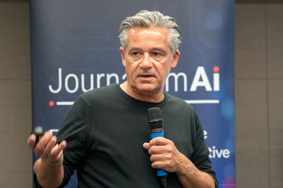 Charlie Beckett: "Cada organización de noticias necesita tener sus propias directrices con relación al uso de la IA generativa"