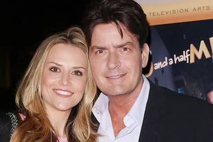 Charlie Sheen y su ex esposa Brook Mueller, cuando estaban juntos.