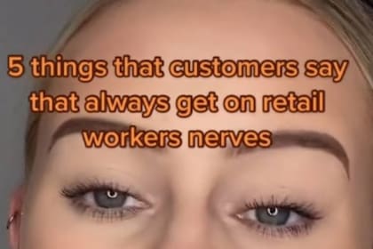 Charlie Smith subió un video titulado las "5 cosas que los clientes dicen y que siempre ponen nerviosos a los trabajadores minoristas".