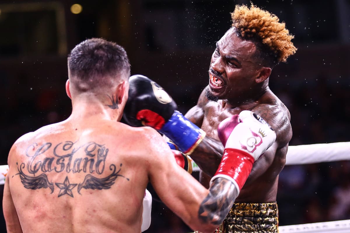 Charlo envió dos veces a la lona a Castaño antes de que el árbitro le diera el triunfo sobre el ring del Dignity Health Sports Park de Carson.