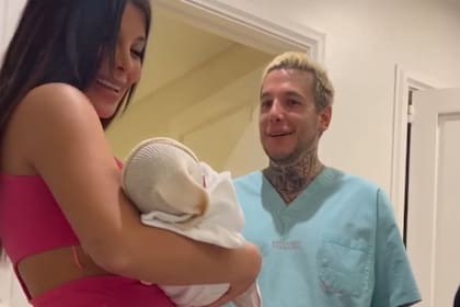 Charlotte Caniggia asevera que es una gran tía; aquí con Venezia, la hija de su hermano Alex