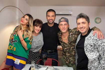 Charlotte Caniggia, Jorgelina Aruzzi, el "Chino" Leunis, Ezequiel "El Polaco" y Jey Mammon, se enfrentan en Divina comida.