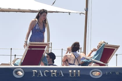 Charlotte Casiraghi, hija de la princesa Carolina, a bordo del Pacha III en julio de 2018.