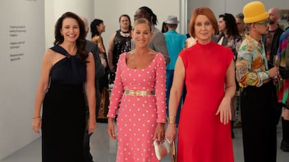 Charlotte (Kristin Davis), Carrie (Sarah Jessica Parker) y Miranda (Cynthia Nixon), en una escena de los últimos episodios de la serie de HBO Max