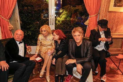 Charly Alberti fue uno de los invitados que se acercó a saludar a Mirtha Legrand