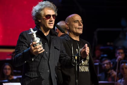 Charly Alberti y Zeta Bosio reciben el Gardel a Mejor Album Conceptual por Séptimo Día