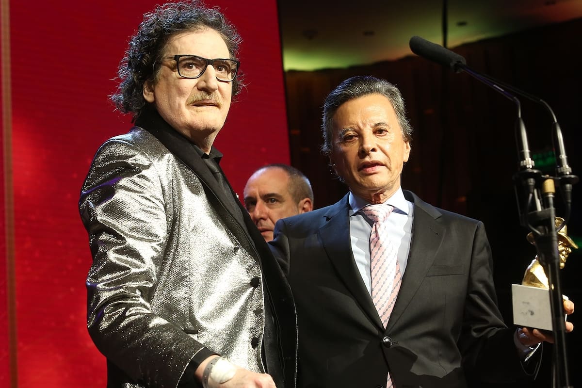 Charly apareció sobre el final de la ceremonia para recibir el Gardel de Oro