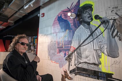 Charly celebra sus 75 con anuncios, homenajes y el acompañamiento incondicional de sus fans