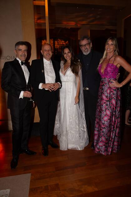 Charly Fonseca, Fabián Zitta, Pampita, Benito Fernández y Soledad Solaro hablaron de moda y se pusieron al día.