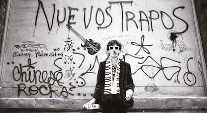 Charly García después de pintar "nuevos trapos" en una pared neoyorquina