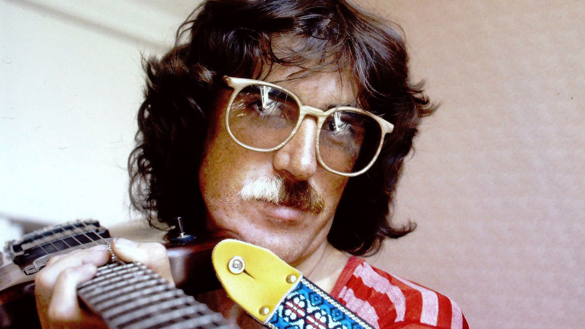 Charly García en 1983, en los primeros años de su carrera como solista. El genial artista deja una obra inmensa, trascendente, arraigada en nuestro ADN y lista para ser descubierta por las próximas generaciones