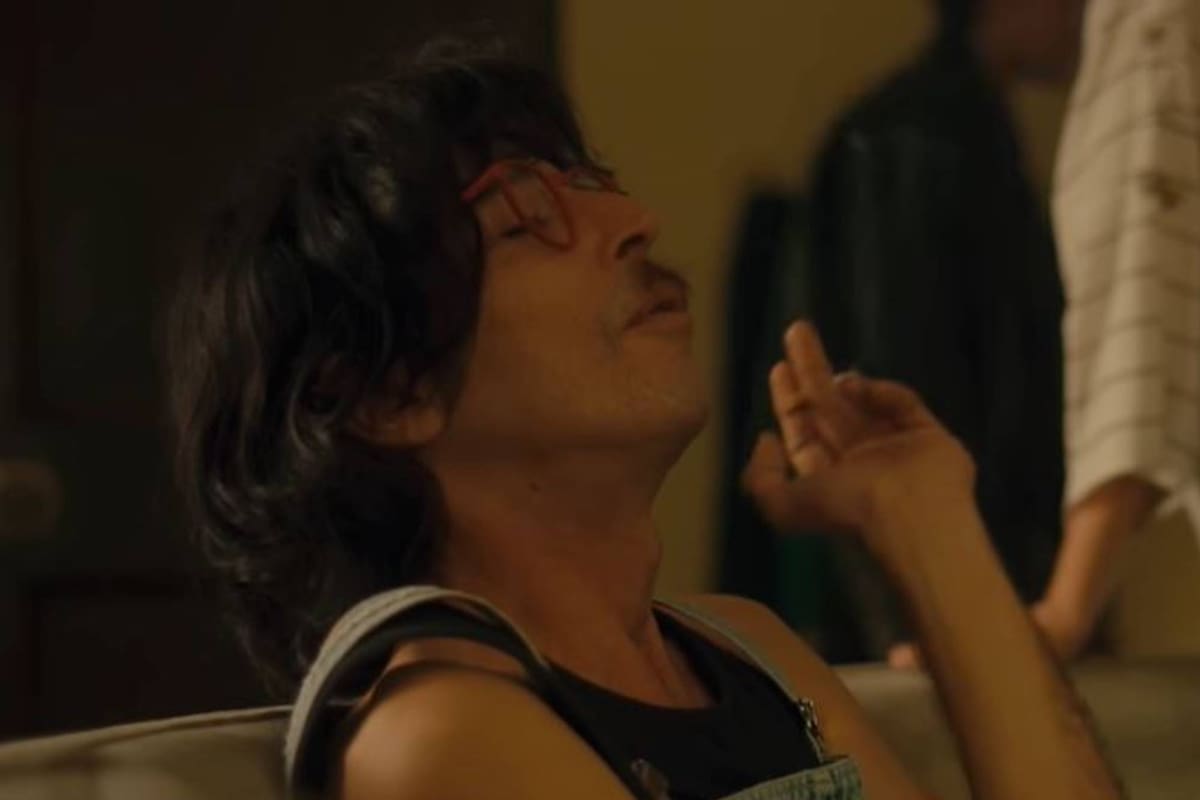 Charly García en El amor después del amor, la serie sobre la vida de Fito Páez que lanzó Netflix este miércoles