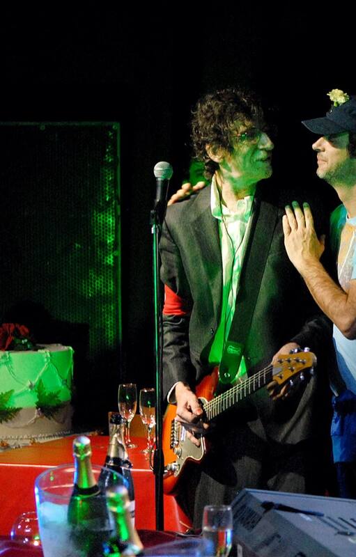 Charly García en su cumpleaños de 2007, con Gustavo Cerati