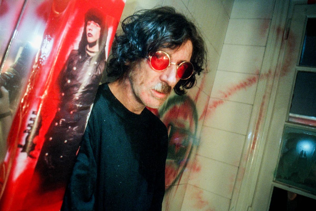 Charly García en su departamento de la calle Coronel Díaz, en octubre de 1997.